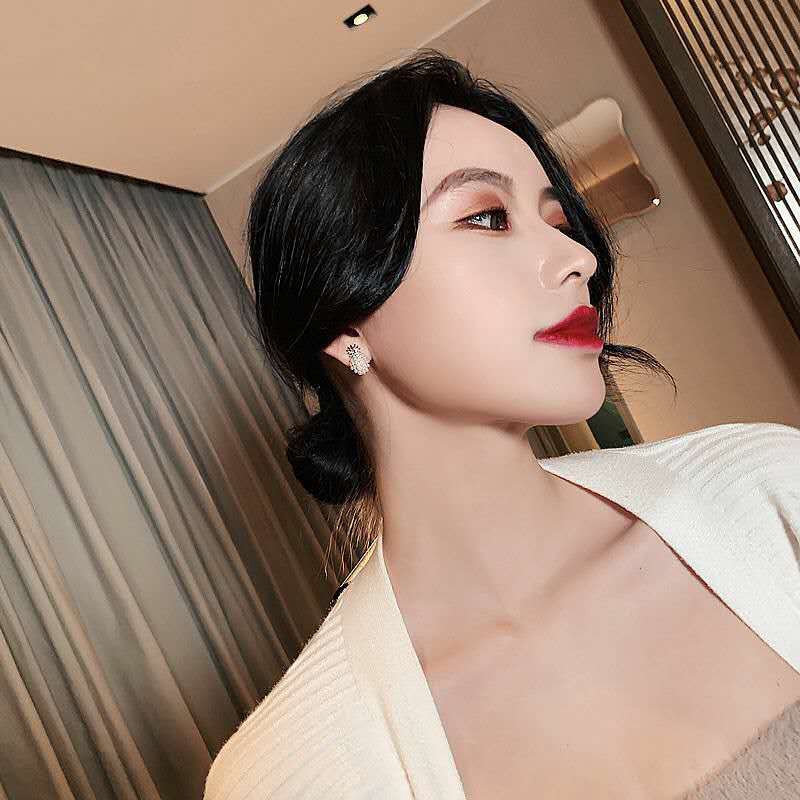 Bông Tai Hình Trái Dứa Đính Ngọc Trai Nhân Tạo Thời Trang