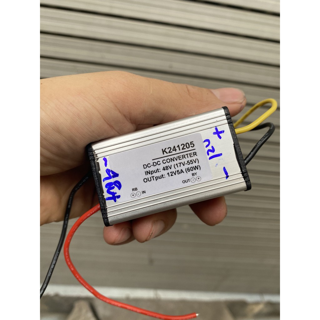 Bộ hạ áp điện năng lượng mặt trời DC 48V xuống điện DC 12V 5A