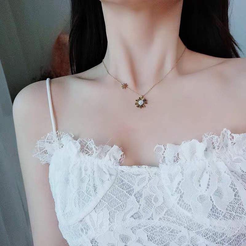 Dây Chuyền Thép Titan Mạ Vàng 18K Mặt Hình Hoa Cúc Phong Cách Hàn Quốc