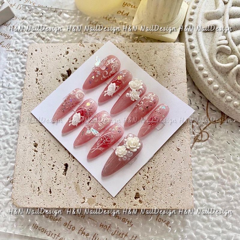 Nail box móng thiết kế hoa hồng xinh xắn