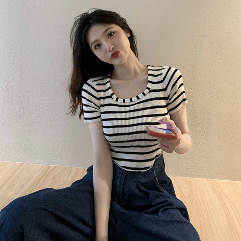 Áo Croptop Dệt Kim Cổ Tròn Hoạ Tiết Kẻ Sọc Cho Phái Nữ