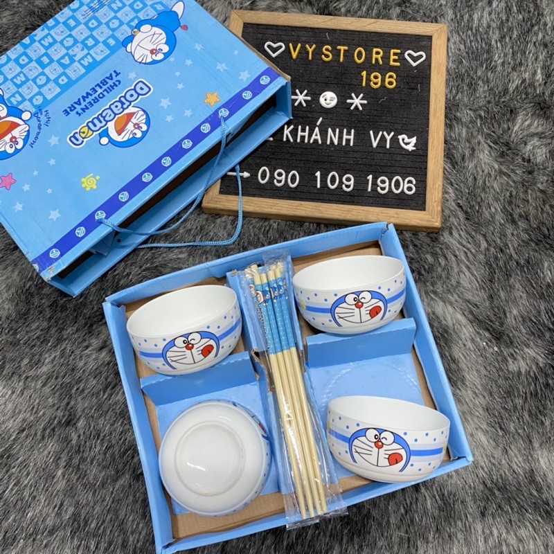 BỘ CHÉN ĐŨA ĐÔREMON VÀ HELLO KITTY KÈM HỘP + TÚI DÙNG LÀM QUÀ TẶNG