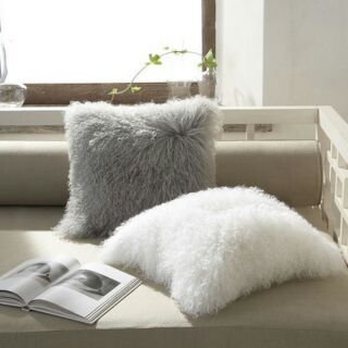 Gối lông cừu sofa