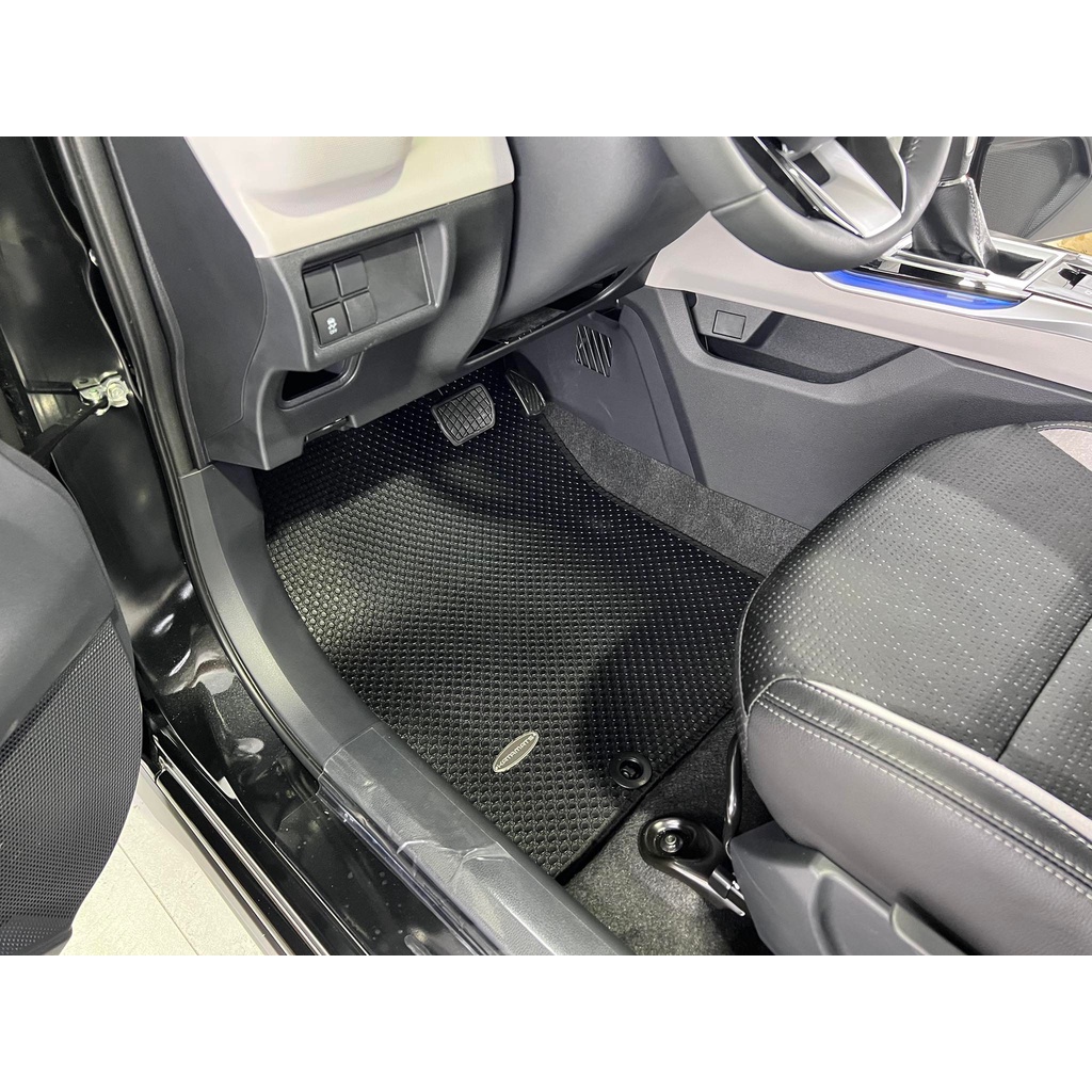Thảm Lót Sàn Ô Tô KATA Cao Cấp Cho Xe Toyota Veloz Cross  - Không mùi, Không ẩm mốc, Dễ dàng vệ sinh