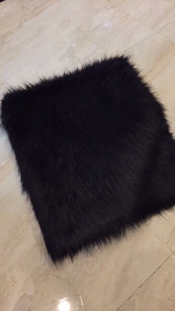 Thảm lông Màu Đen Tuyền Lông Dài chụp hình sản phẩm