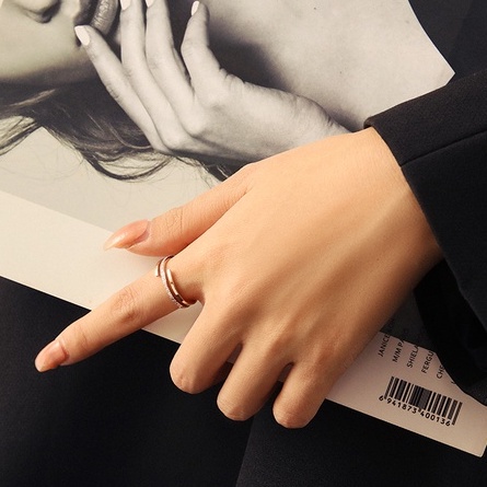 [FreeShip] Nhẫn nữ titan 3 lớp chéo đính đá J6-106 - CAM KẾT KHÔNG BAY MÀU