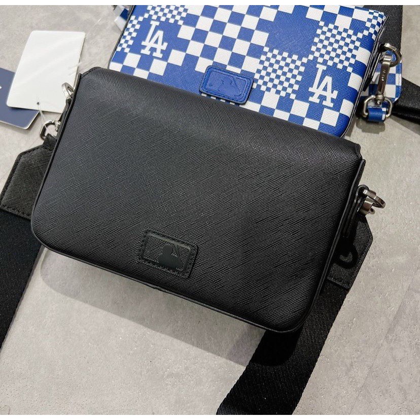 (Tqxk 1:1) Túi đeo chéo M/L/B new 2022 - 2 màu,  Chất liệu : da sần chống nước Size : 18cm