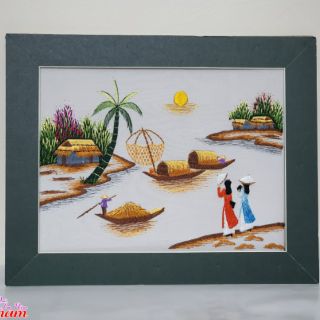 Tranh thêu lưu niệm - cảnh áo dài Việt Nam (24x31cm)