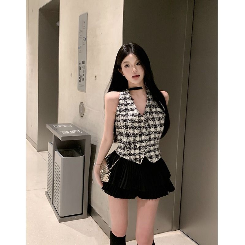 [Hàng Có Sẵn Giao Hàng Nhanh] Bộ Áo Hai Dây Vải Tweed Cài Nút + Chân Váy Tầng Lưng Cao Xếp Ly Phong Cách Xiaoxiang Mùa Hè Cho Nữ