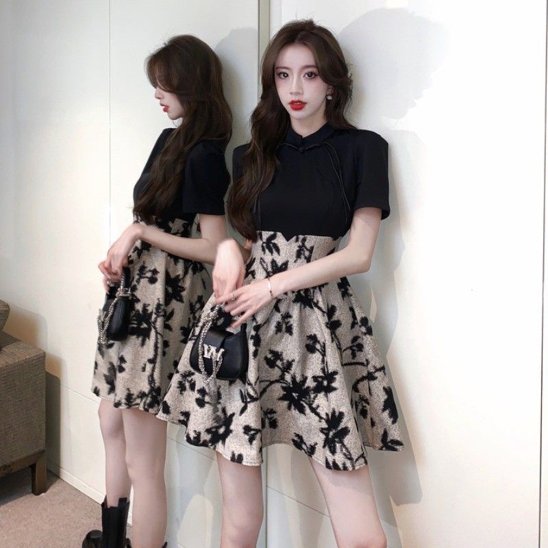 [Hàng Có Sẵn Giao Hàng Nhanh] Váy Ngắn Tay Eo Cao Ôm Dáng Phong Cách Hepburn Trung Hoa Mùa Hè Mới Cho Nữ
