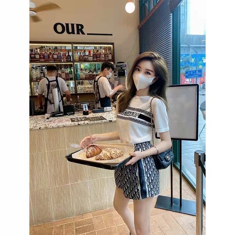 Set Đồ Thể Thao Mùa Hè Gồm Áo Tay Cộc + Quần Ngắn In Họa Tiết Phong Cách Phương Tây Thời Trang Cho Nữ