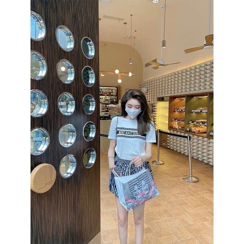 Set Đồ Thể Thao Mùa Hè Gồm Áo Tay Cộc + Quần Ngắn In Họa Tiết Phong Cách Phương Tây Thời Trang Cho Nữ