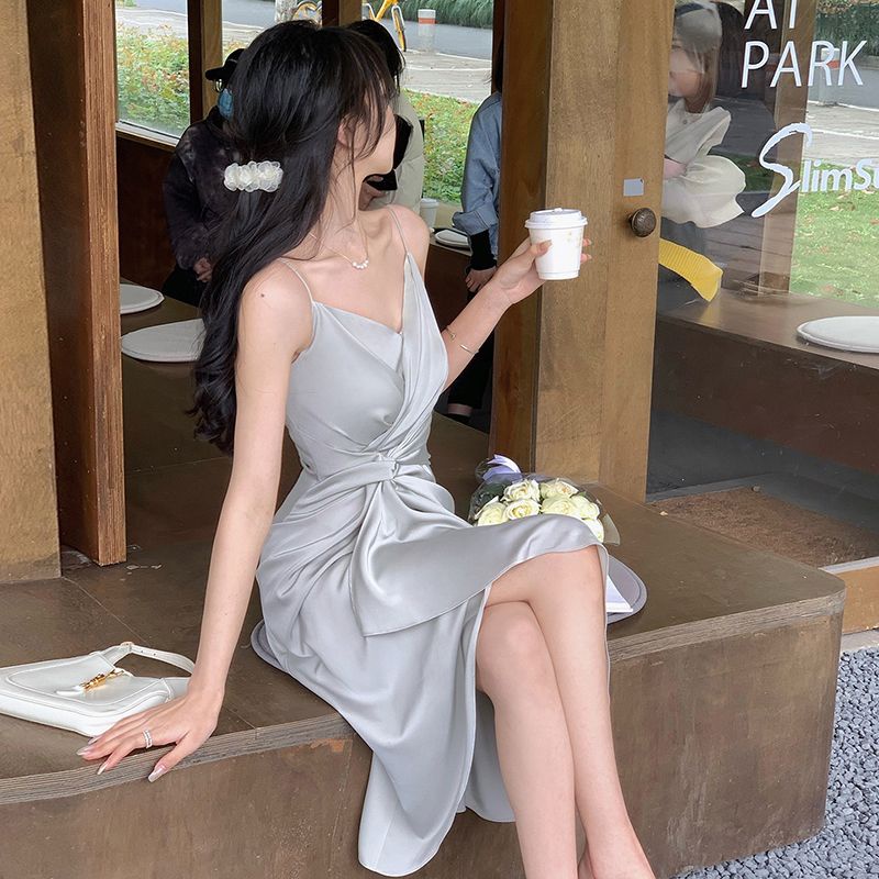 [Hàng Có Sẵn Giao Hàng Nhanh] Đầm Satin Hai Dây Thắt Dây Phong Cách Hepburn Phong Cách Mới 2023 Dáng Ôm Vừa Vặn Ni