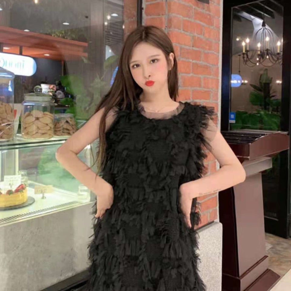 [Hàng Có Sẵn Giao Hàng Nhanh] Đầm Sát Nách Phối Tua Rua Lông Vũ Phong Cách Phương Tây Thời Trang Xuân Hè 2023