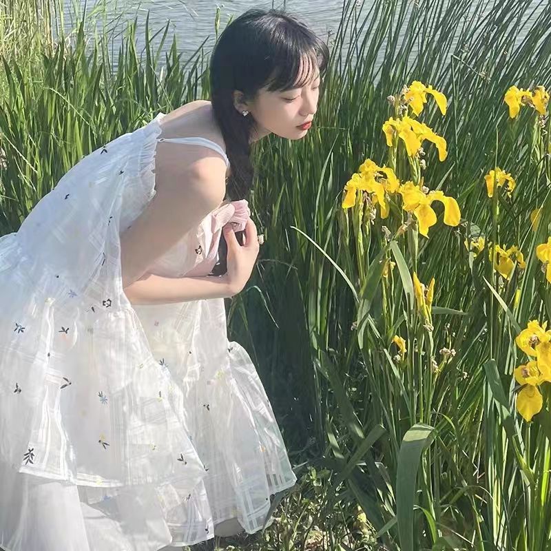 Đầm Hai Dây Mỏng Mùa Hè Màu Trắng In Họa Tiết Kim Cương Sáng Phong Cách Xu Lu Cho Nữ [Hàng Có Sẵn Giao Hàng Nhanh Chóng]