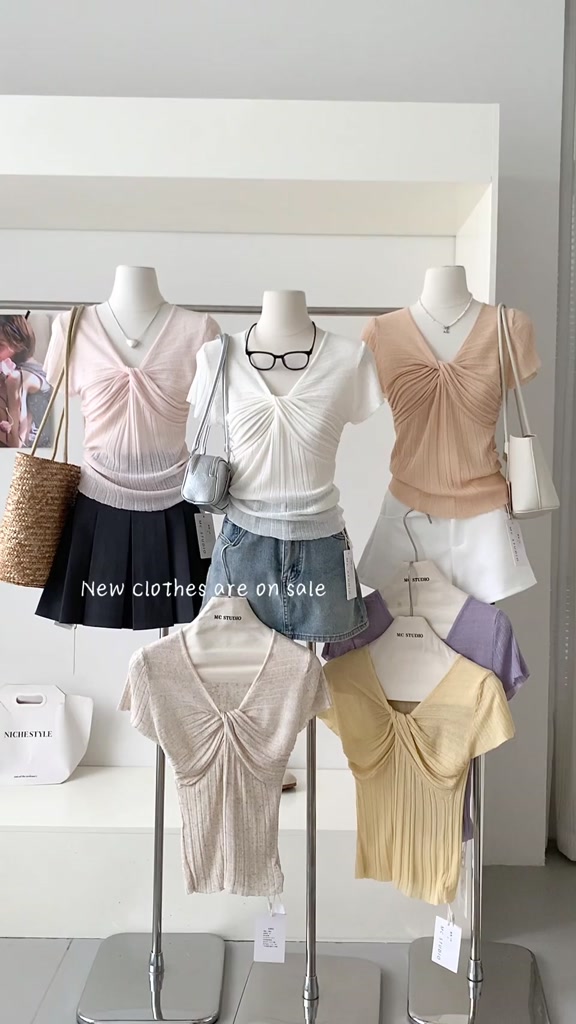 Áo thun dệt kim ngắn tay cổ chữ V xoắn có họa tiết Slim-fit  101676 | BigBuy360 - bigbuy360.vn