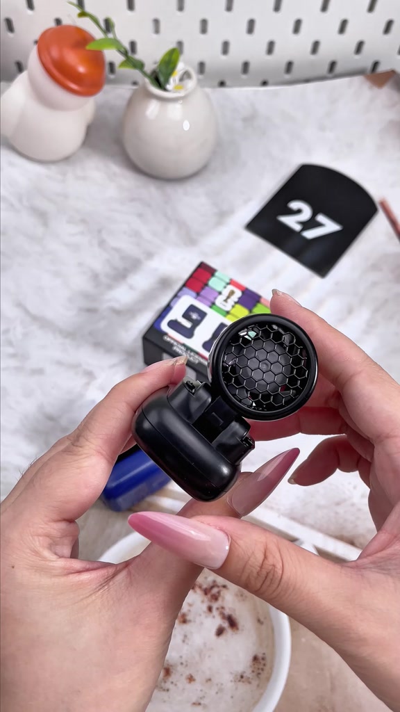 FIFA F26F02 – Quạt Mini Cầm tay: Kẹp & Để bàn, Gập gọn & Nhỏ gọn, Sạc USB siêu êm, Làm mát ngoài trời, Nhẹ & Dễ mang theo – Sản phẩm lưu niệm World Cup | BigBuy360 - bigbuy360.vn