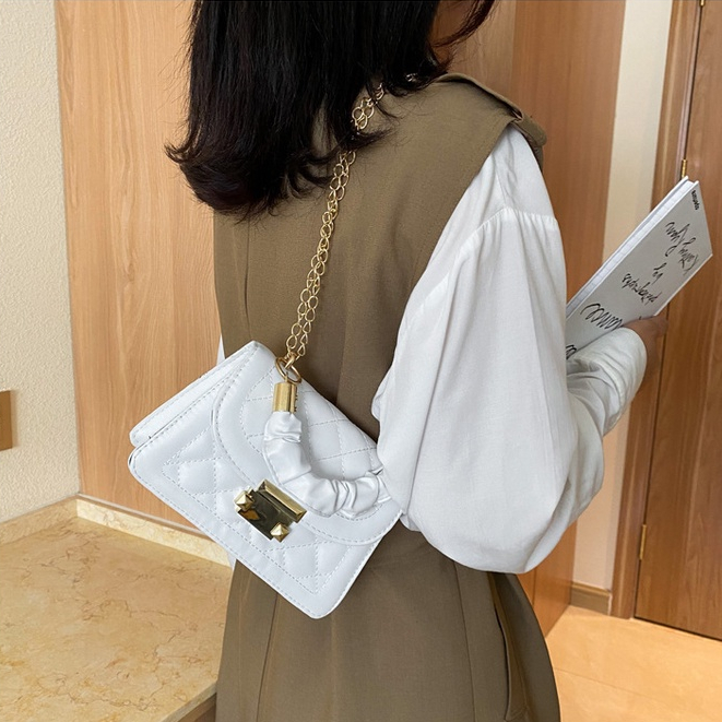 Túi Đeo Chéo Dáng Vuông Nhỏ Phối Dây Xích Thời Trang Hàn Quốc Cao Cấp