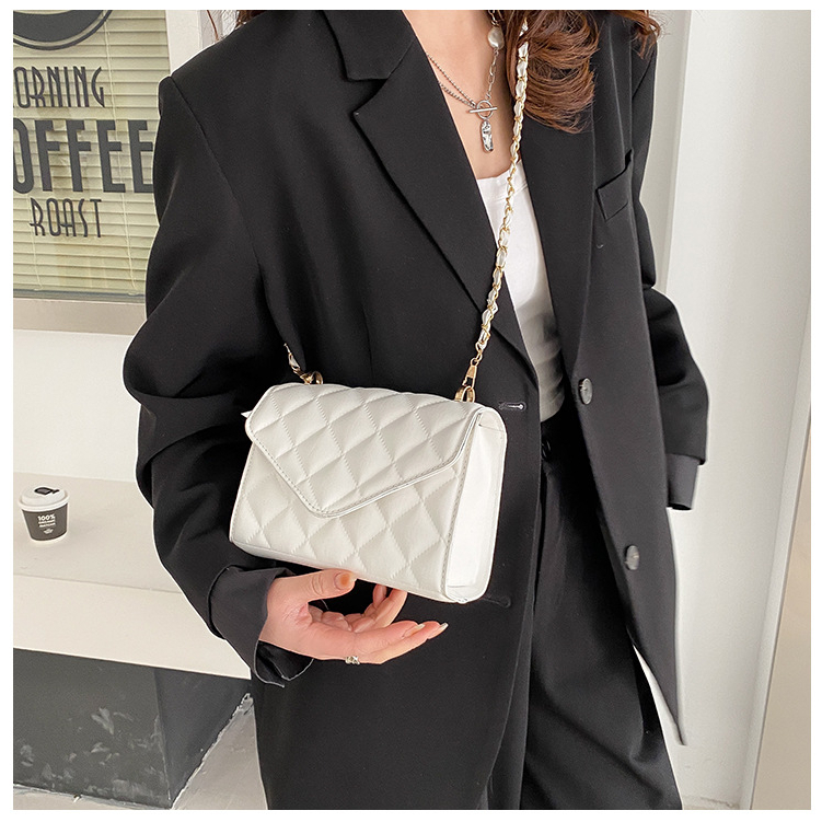 Túi đeo vai IELGY hình vuông cỡ nhỏ phối dây xích thời trang cho nữ dễ phối đồ