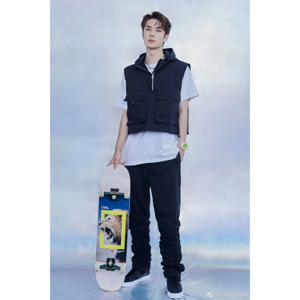 Áo Khoác Đen Không Tay Có Mũ Trùm Đầu Phối Nhiều Túi Phong Cách Đường Phố Cho Nam Và Nữ