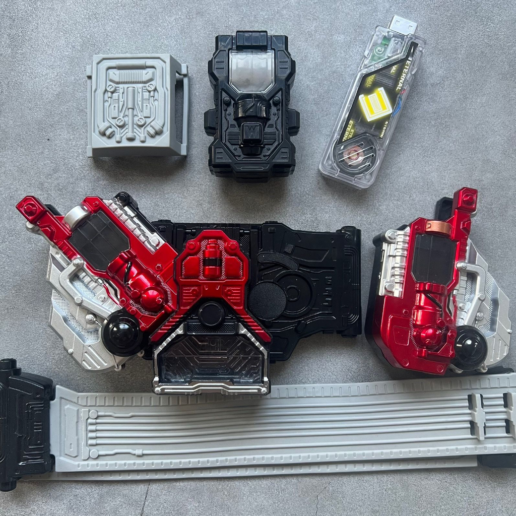 Nhân Vật Kamen Rider W Henshin Belt Ver. 20th DX Có Đai Biến Hình 6 Gai