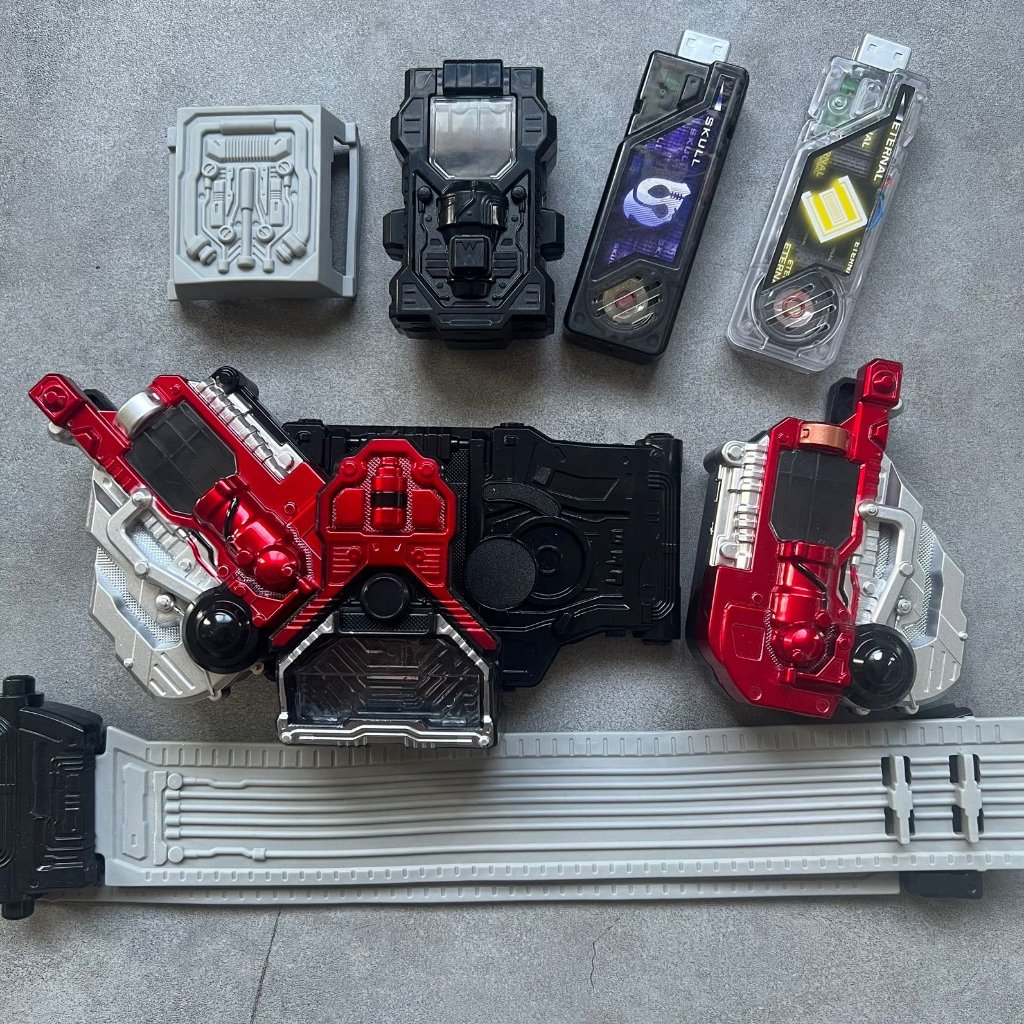 Nhân Vật Kamen Rider W Henshin Belt Ver. 20th DX Có Đai Biến Hình 6 Gai