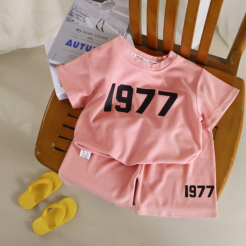 80-140cm Bộ đồ ngắn tay mùa hè dành cho trẻ em Quần Short áo thun thời trang Quần Short hai mảnh thông thường cho bé trai bé gái Hợp thời trang Phiên bản Hàn Quốc mát mẻ hợp thời trang