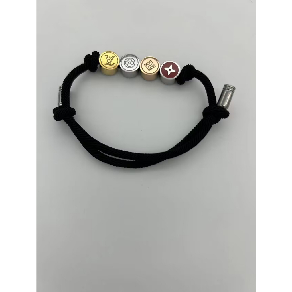 Vòng tay xỏ hạt nhiều màu sắc họa tiết logo LV 2022