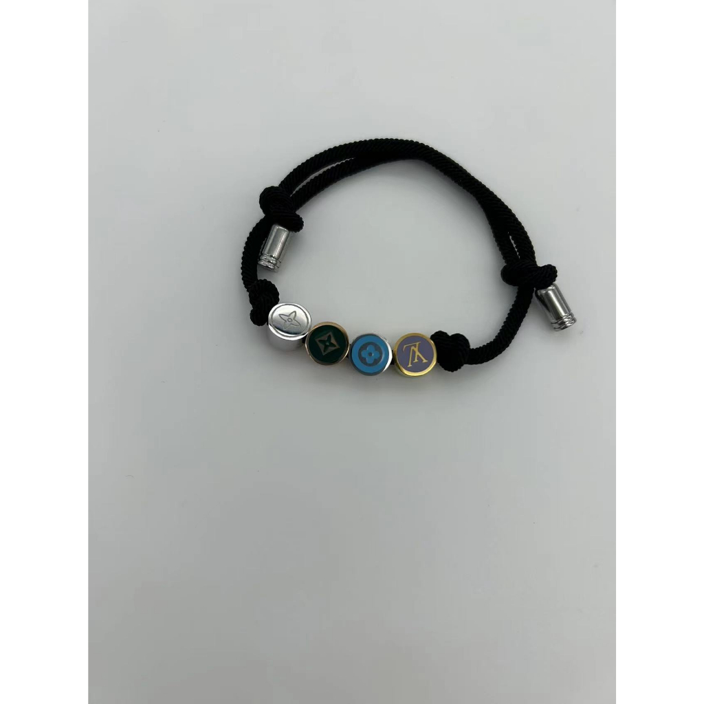 Vòng tay xỏ hạt nhiều màu sắc họa tiết logo LV 2022