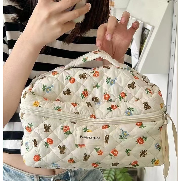 Túi Đựng Mỹ Phẩm Nắp Gập Bằng Cotton Họa Tiết Hoa Và Gấu Kích Thước Lớn Có Khóa Kéo Tiện Dụng Cho Nữ