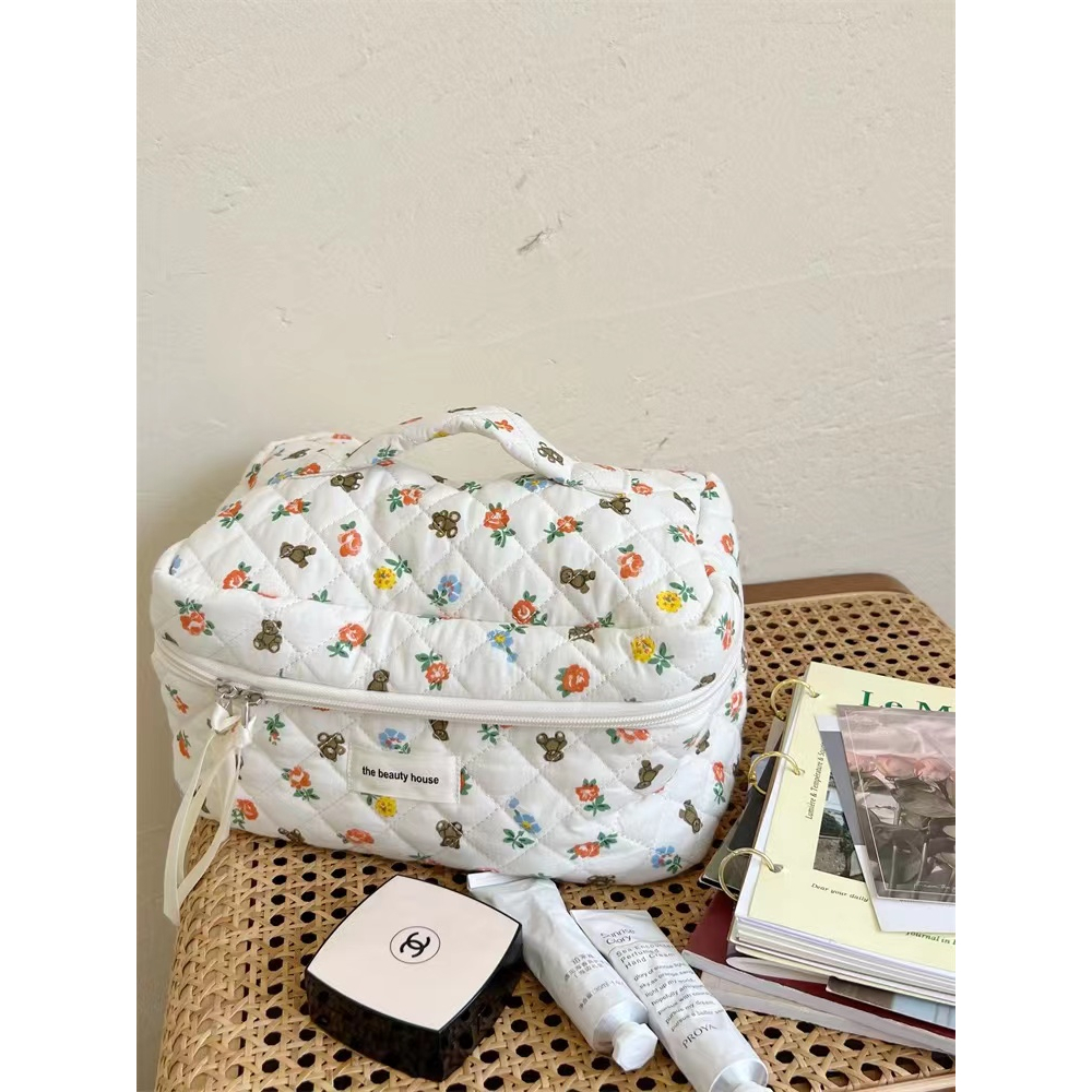 Túi Đựng Mỹ Phẩm Nắp Gập Bằng Cotton Họa Tiết Hoa Và Gấu Kích Thước Lớn Có Khóa Kéo Tiện Dụng Cho Nữ