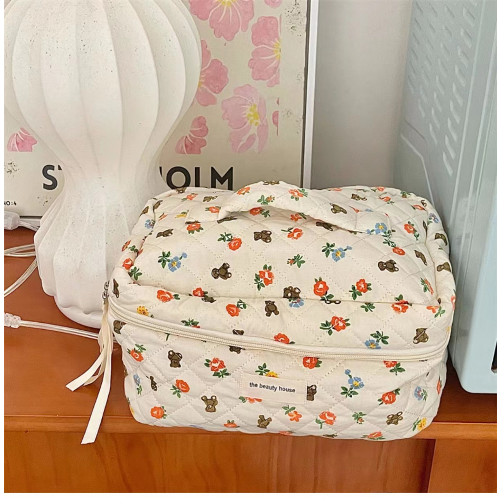 Túi Đựng Mỹ Phẩm Nắp Gập Bằng Cotton Họa Tiết Hoa Và Gấu Kích Thước Lớn Có Khóa Kéo Tiện Dụng Cho Nữ