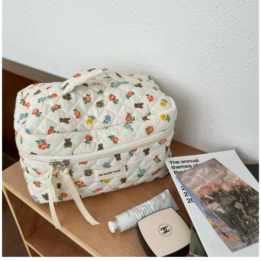 Túi Đựng Mỹ Phẩm Nắp Gập Bằng Cotton Họa Tiết Hoa Và Gấu Kích Thước Lớn Có Khóa Kéo Tiện Dụng Cho Nữ