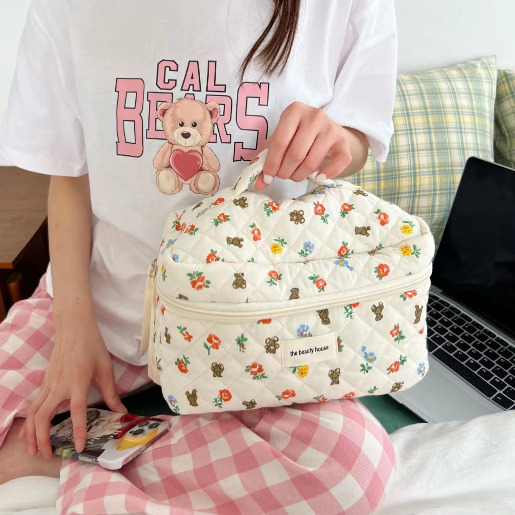 Túi Đựng Mỹ Phẩm Nắp Gập Bằng Cotton Họa Tiết Hoa Và Gấu Kích Thước Lớn Có Khóa Kéo Tiện Dụng Cho Nữ