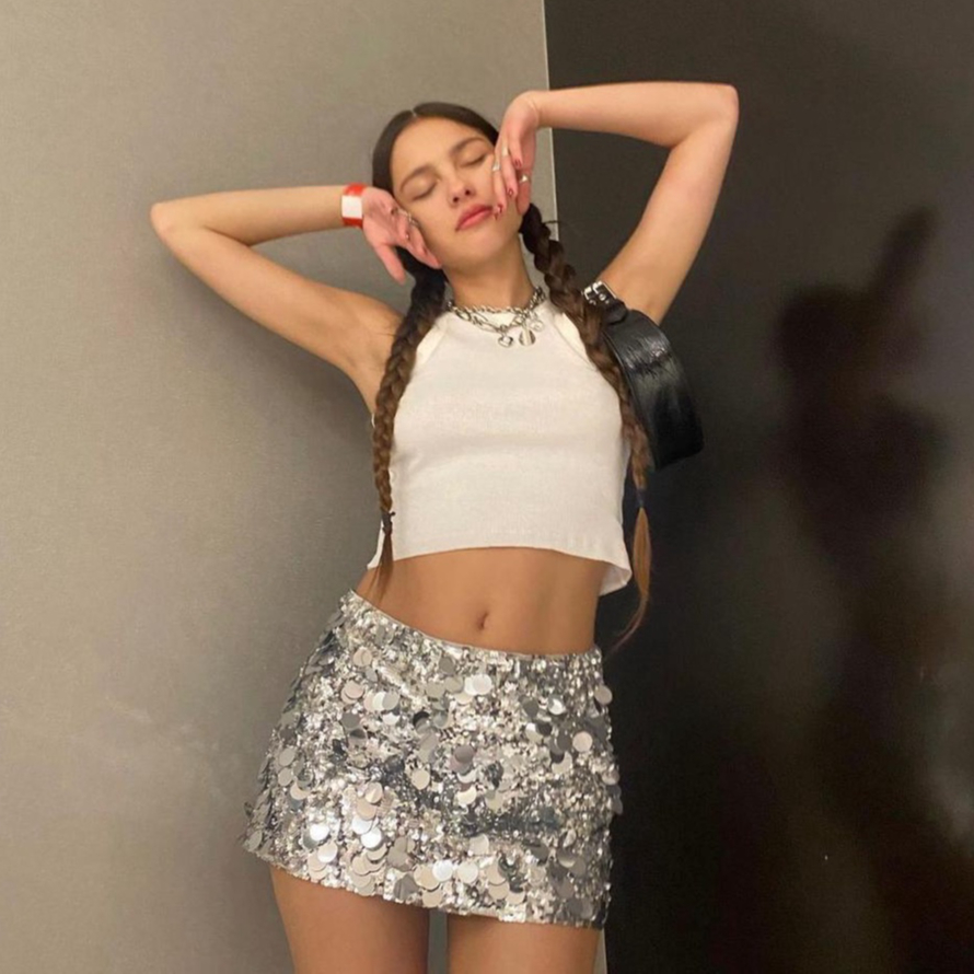 Chân Váy Chữ A Đính Kim Sa Lấp Lánh Phong Cách Thời Trang Đường Phố