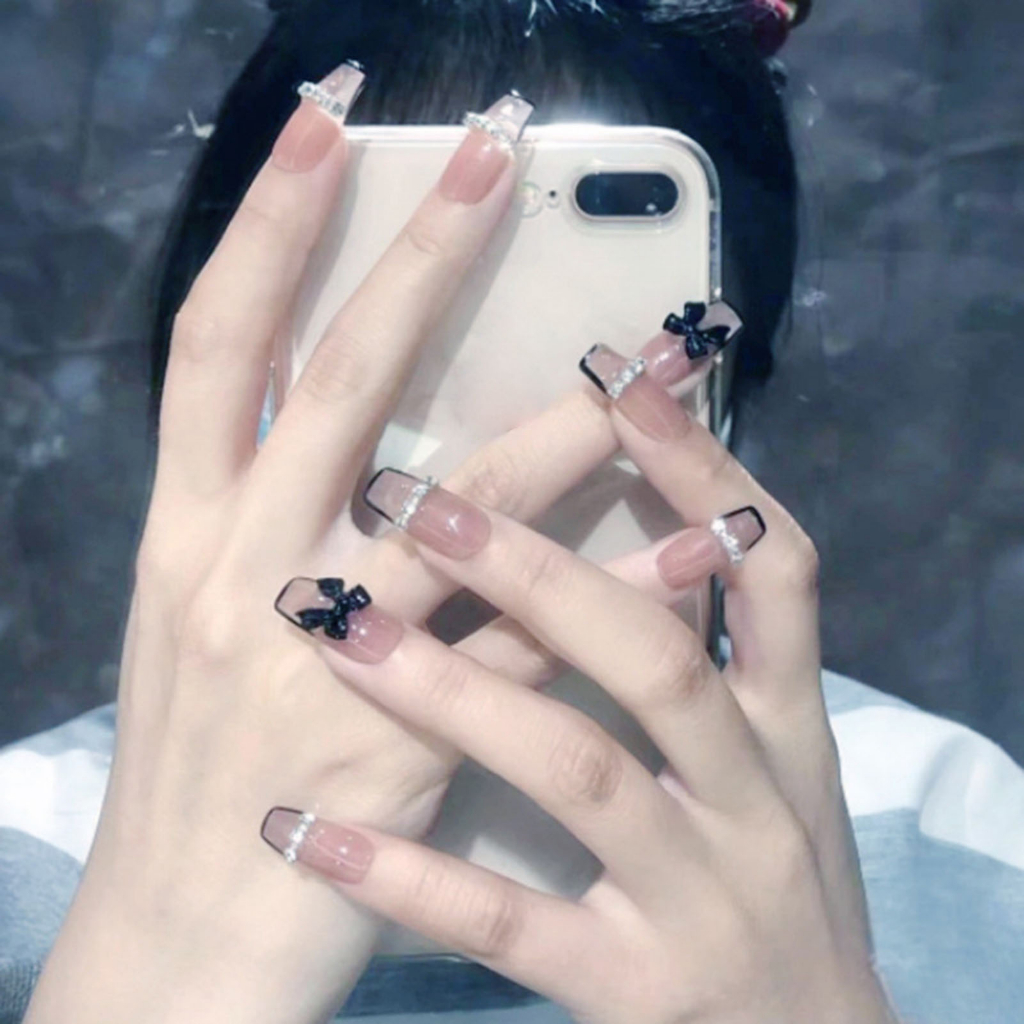 Set 24 móng tay giả màu đen họa tiết hoa/bướm xinh xắn kèm keo dán