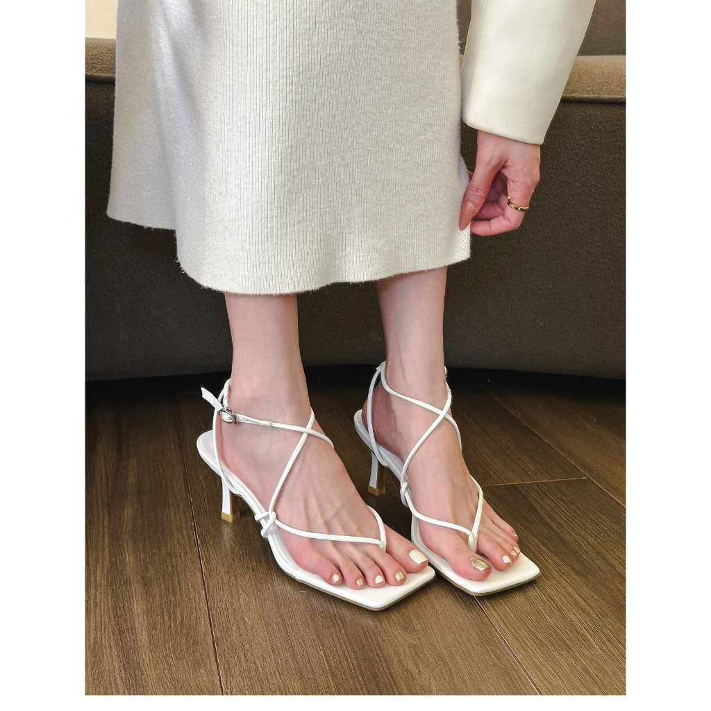 Sandal Cao Gót Hở Ngón Mũi Vuông Màu Bạc Phong Cách Mới