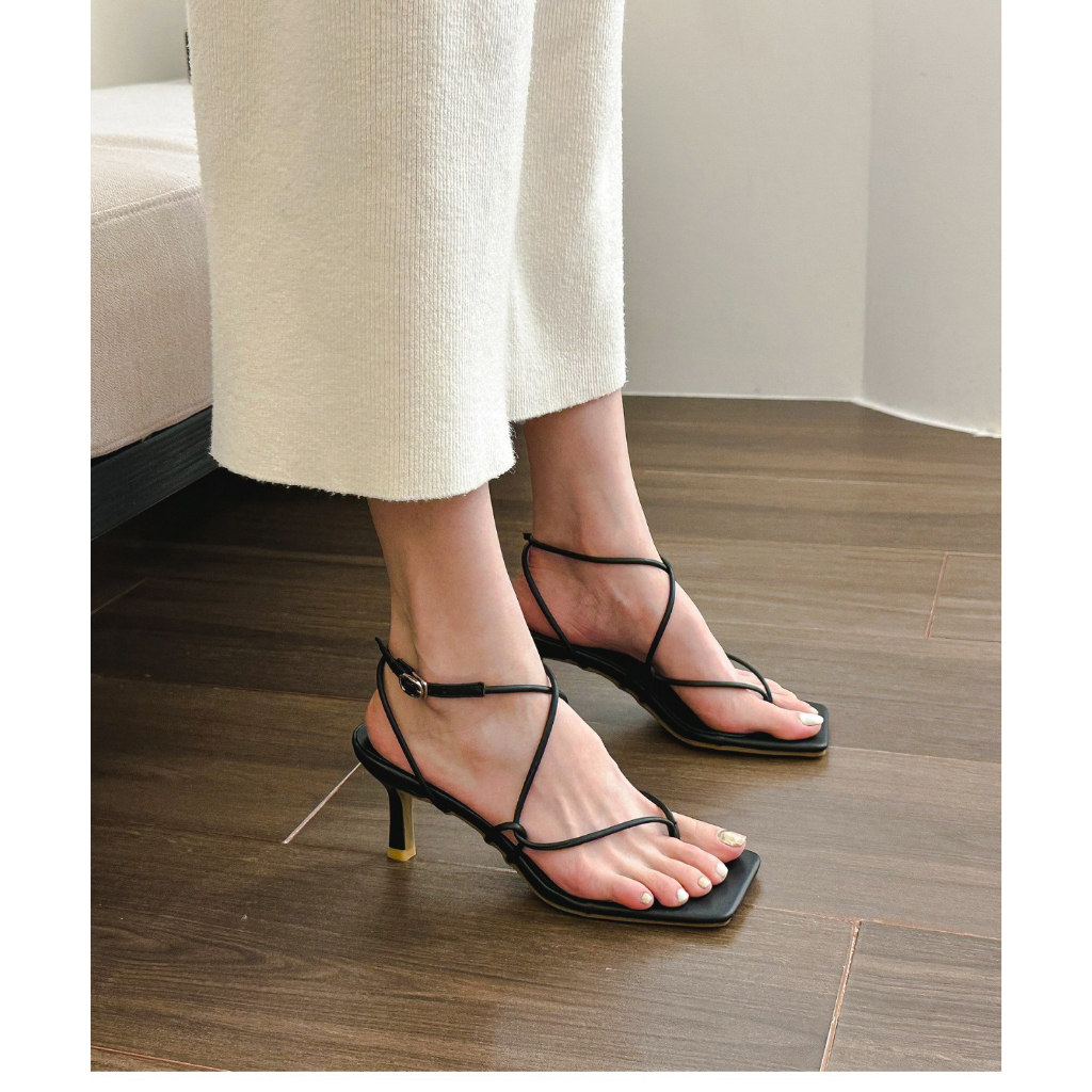 Sandal Cao Gót Hở Ngón Mũi Vuông Màu Bạc Phong Cách Mới