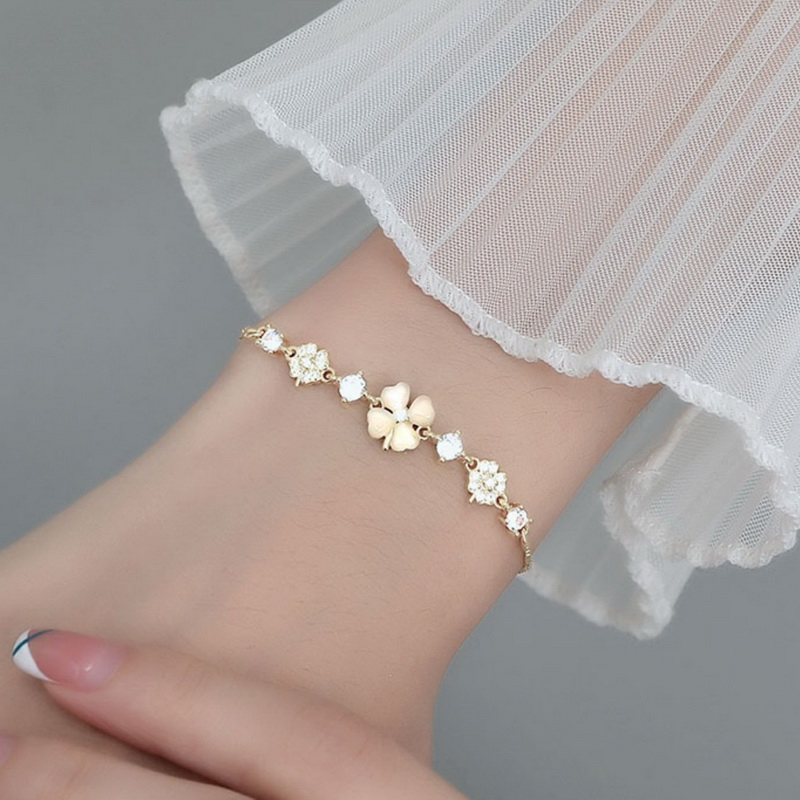 Vòng Tay Xỏ Hạt Cỏ Bốn Lá Mặt Trăng Ngôi Sao Dễ Thương Thời Trang Làm Quà Sinh Nhật Cho Bạn Gái