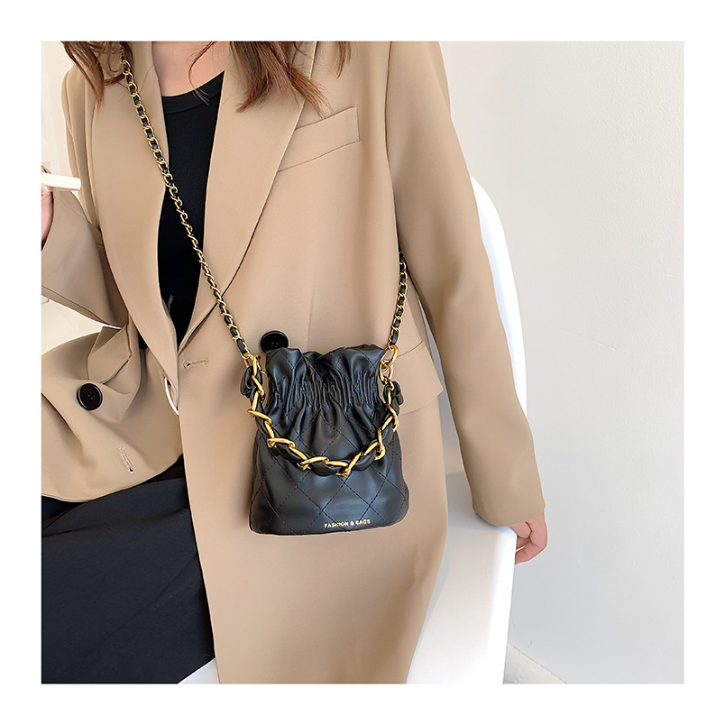 Túi Đeo Chéo Dây Xích Đính Kim Cương Dễ Phối Đồ Thời Trang Cho Nữ