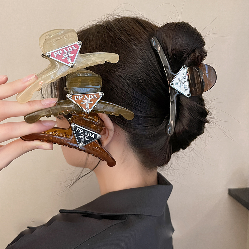 Kẹp Tóc Hình Tam Giác Bằng Acrylic Cao Cấp Thời Trang 11cm