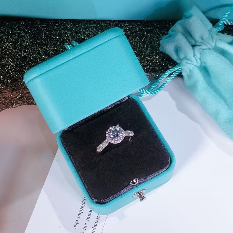 Nhẫn Thời Trang In Chữ T 2 carat Chất Lượng Cao