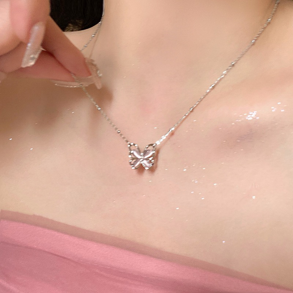Dây Chuyền Mặt Hình Bướm Và Dâu Tây Thiết Kế Mới Cao Cấp Thời Trang Dành Cho Nữ