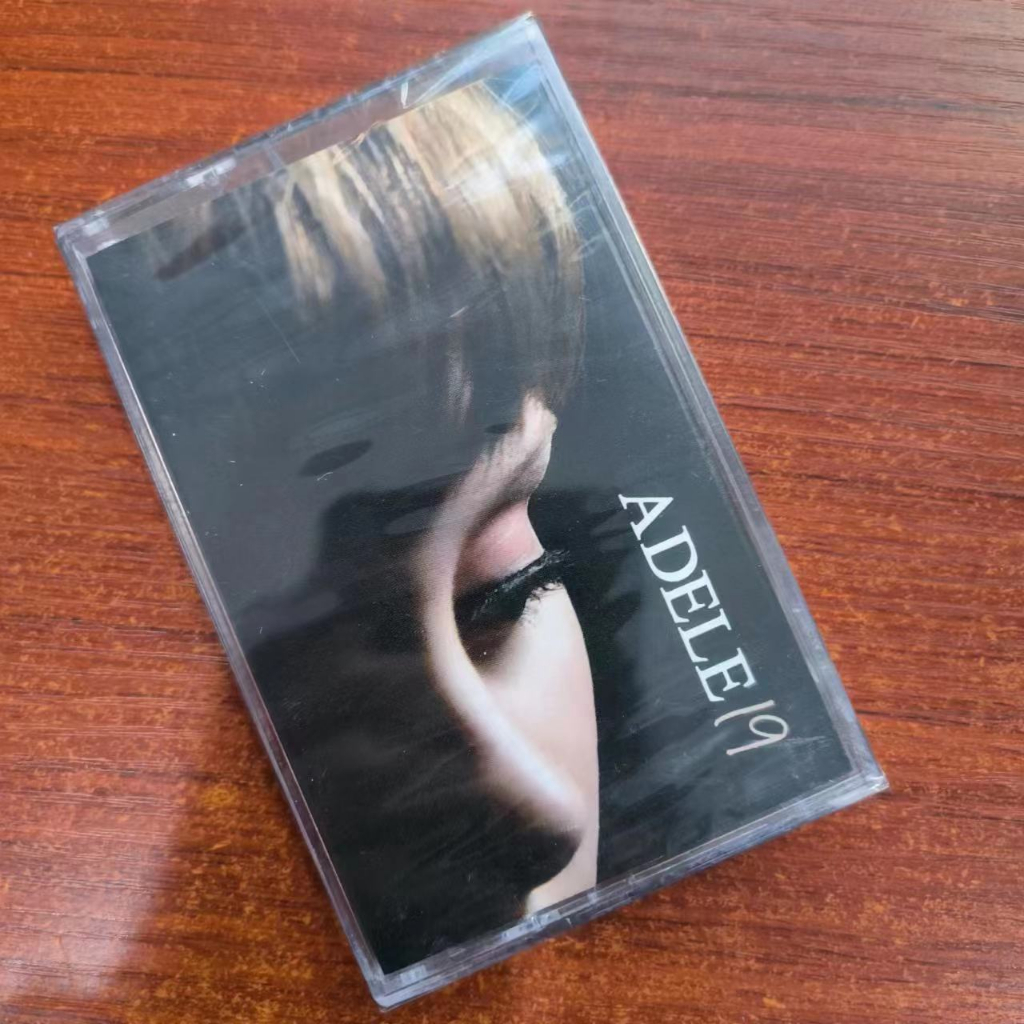 Album Ảnh hello Kitty adele 19 21 25 30 19 21 25 30 Mới