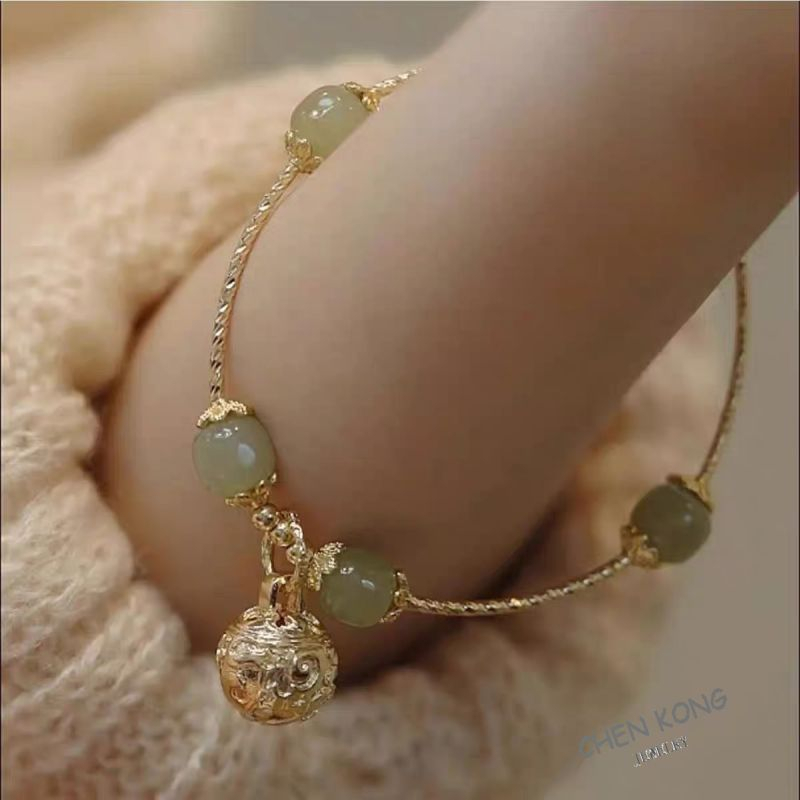 Vòng Đeo Tay Mặt Chuông Vàng Phong Cách Trung Hoa