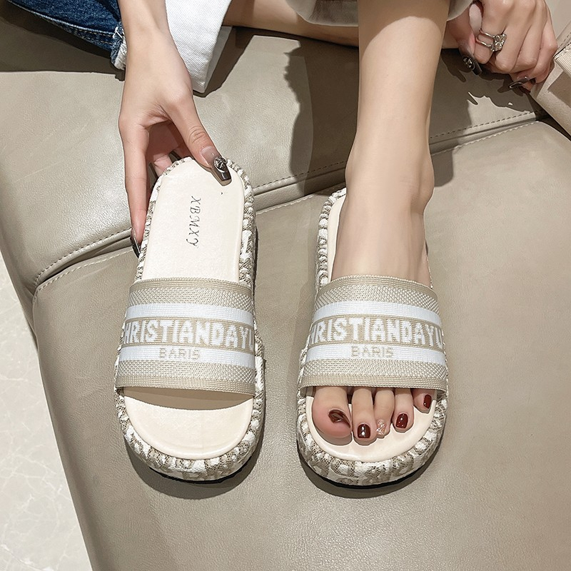 Dép Sandal Đế Xuồng Dày Dặn Chống Trượt Có Size Lớn Dành Cho Nữ