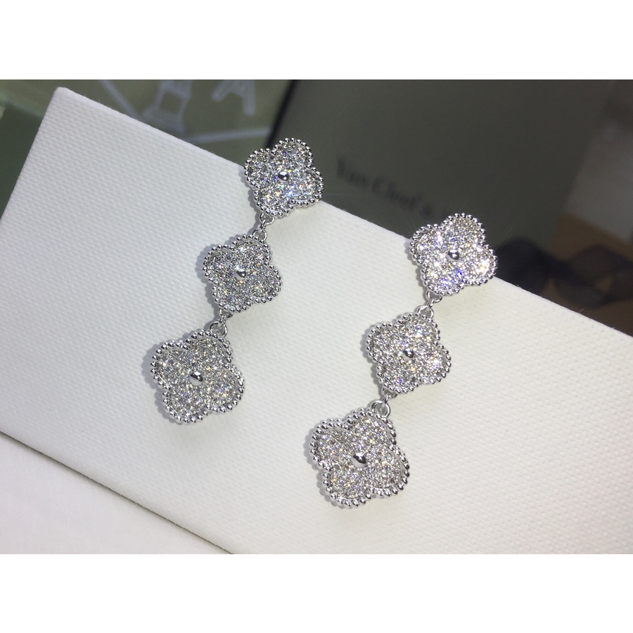 Phụ Kiện Trang Trí Xe Hơi 2023 New V & C. Bông Tai Hình Hoa Cỏ Bốn Lá Đính Đá Thời Trang