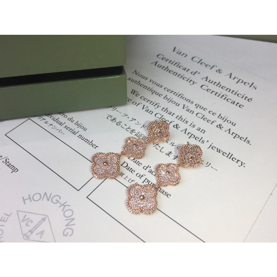 Phụ Kiện Trang Trí Xe Hơi 2023 New V & C. Bông Tai Hình Hoa Cỏ Bốn Lá Đính Đá Thời Trang