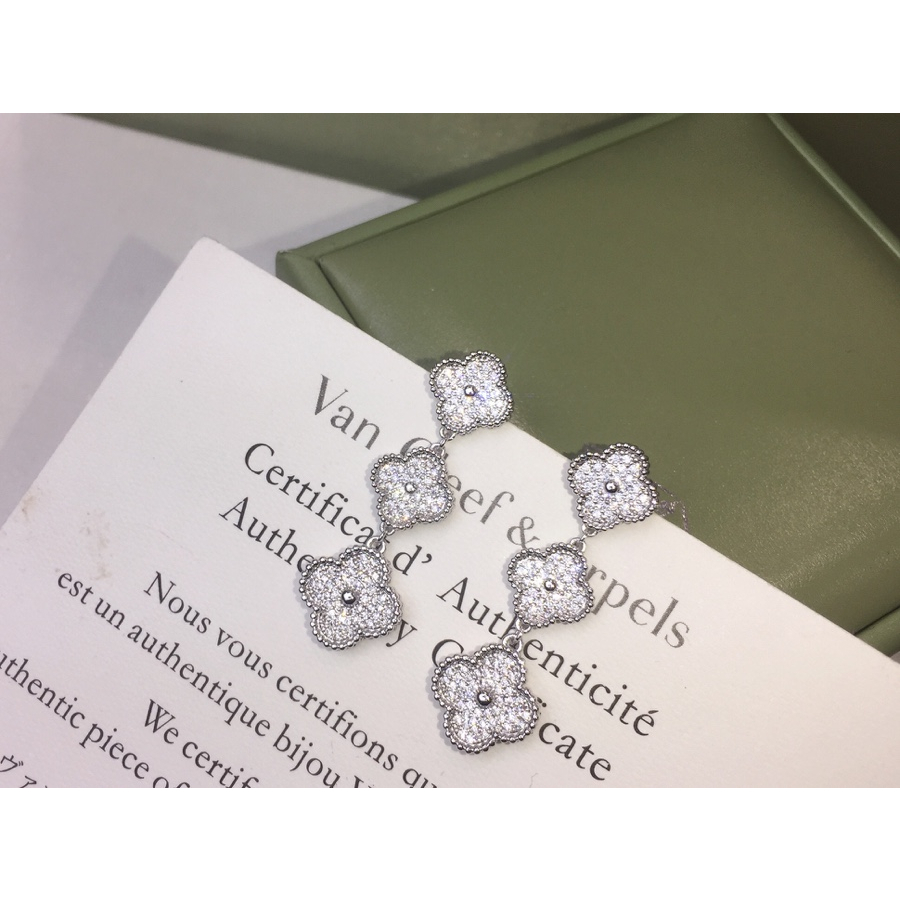 Phụ Kiện Trang Trí Xe Hơi 2023 New V & C. Bông Tai Hình Hoa Cỏ Bốn Lá Đính Đá Thời Trang