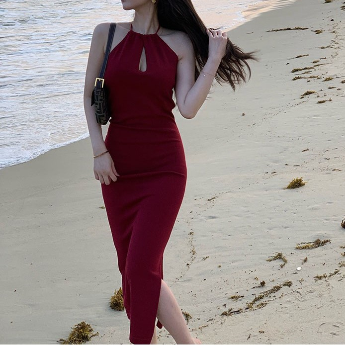 Đầm LOVITO maxi dáng xòe không tay cổ yếm màu trơn sexy dành cho nữ LNE06136 (màu đỏ sẫm)